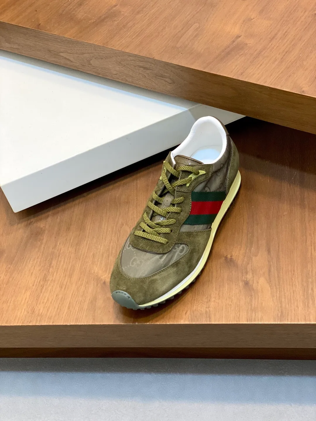 Men's shoes 💰660 [Gucci] Gucci - high-end quality original order 👩🏻‍❤️‍👨🏻 couple wear 🔍🔍🔍 casual sports shoes - upper: 🔝 suede calfskin, shoe body brand totem cloth. brand webbing, tongue. heel. air pressure brand logo - lining: water-dyed sheepskin -Outsole: ultra-light TPU foam·TR rubber; two-color molded outsole -Ultra-high quality control·fine workmanship: highlighted (high-end·exquisite·class) -Size: same style for men and women 36-44 (female 35, 40, male 45, 46 can be customized)·